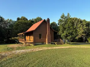 Cozy 2-bedroom Cabin in Gamaliel