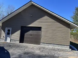 Quaint whole house, very private , fireplace, pet friendly, 30 min. to ADK park