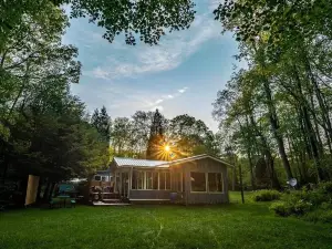 Book 3 nights, get the 4th night Free!The Hot Tub lounge is now open.