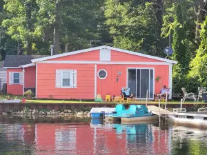 Feel right at home! Traditional family cabin feel with a clean modern base.