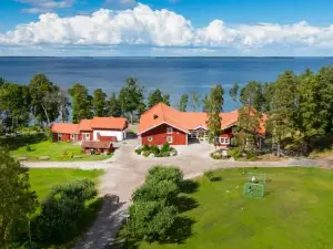 Hjälmargården