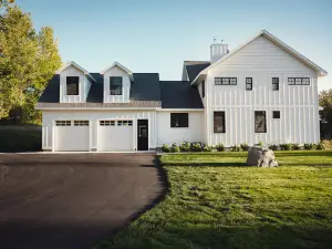 Game Room and Vineyard Views - Elegant Luxe Retreat