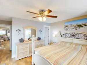 Oceanfront Condo w/Free WiFi, Central AC, Ocean View, Private W/D, & Shared Pool
