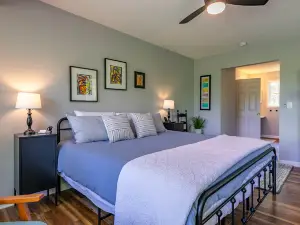 Scenic Views, Hot Tub and Recreation Area - Gorgeous Retreat