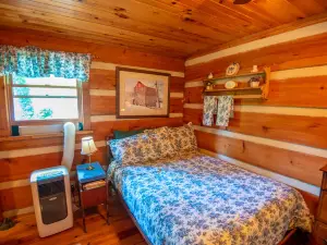 Rustic River Retreat with Artist's Haven, Log Hideaway