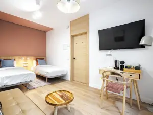 Vallecas Suites by Olala Homes
