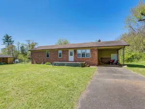 5 Mi to Chatuge Lake: Hayesville Hideaway!