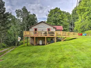 Bright Tucked-Away Cabin w/ Furnished Deck + Grill