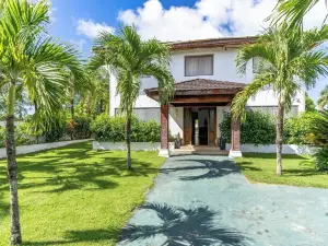 Natural Pool Villa Perfect for Families