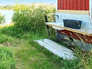 Five-Bedroom Holiday Home in Kvenvær