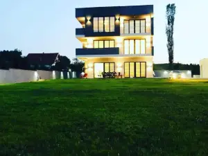 Papa Apartments