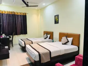 Jmc Hotel Lavish
