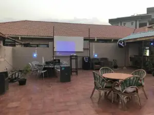 Airport Plaza Hotel