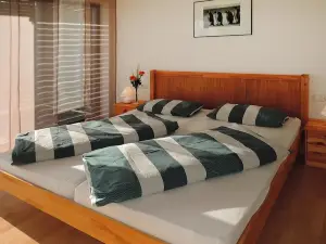Bright Apartment With Garden