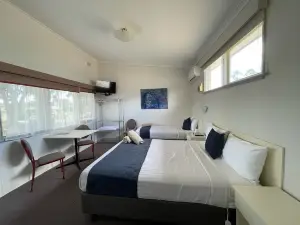 The Highlander Motel - 24HR Check IN