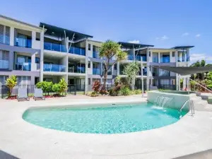 Coral Sands - Modern, Central Three-Bedroom Poolside Unit in Stunning Agnes Water