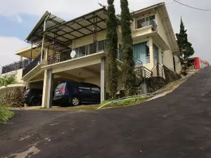 VILLA GRAHA WEISS KUSUMA I