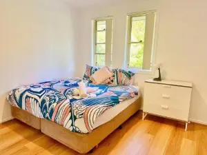Simple & Peaceful Holiday Escape! Entire 4 Bedroom House 10min to Theme Parks