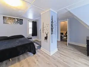 Private Hot Tub Suite