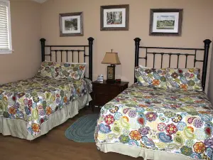 Pickwick Lake Front Home near Grand Harbor, 4 bedrooms, 3.5 baths, boat dock