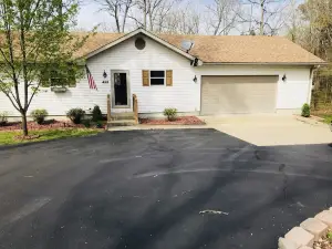 Lakefront property that sleeps up to 9