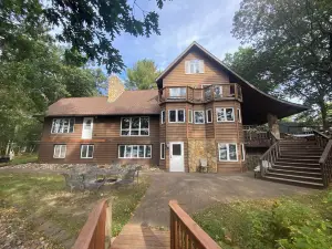 Sleepy Deer Chalet!  Spacious, Well-Appointed home on Beautiful Lake Wapogasset!