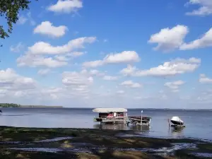 Rustic Lake home Retreat