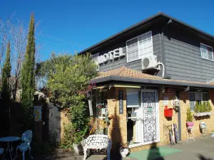 White Lanterns Motel