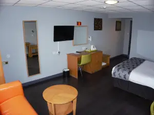 Happy Guests Lodge