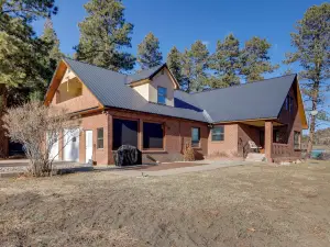 Near Hiking Mtn-View Getaway in Bayfield!