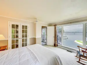 Scenic Views: Spacious Webster Lake House!