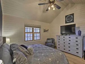 Viola Lakefront Escape w/ 3 Kayaks & Paddle Board