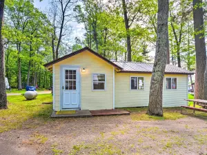 Stone Lake Cabin Grill and Access to Fishing!