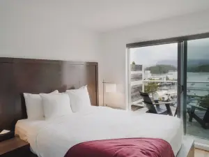 Tofino Resort + Marina