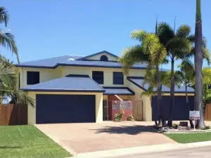 Waterfront Townhouse at Marina Entrance !