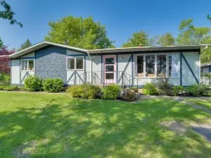 Home Rental on Detroit Lake Dock, Game Room!