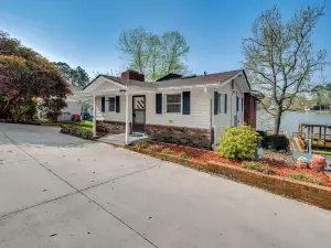 Lakefront New London Home Dock, Fire Pit and Views!