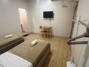 24-Seven Guesthouse (Room 202)