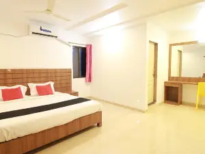 Capital O 62219 Hotel Raigad