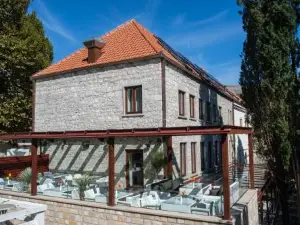Integra Hotel
