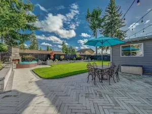 Renton Oasis: Relaxing 3Br Home W/ Great Outdoor! 3 Bedroom Home by RedAwning