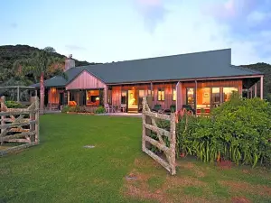 Pawhaoa Bay Villas