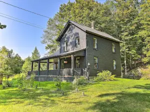 Lush, Charming 1800s Farmhouse on Secluded Oasis!