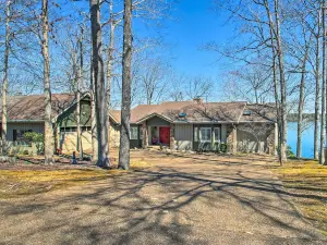 Hot Springs Village Lake House with Deck