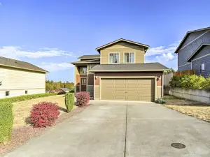 Pet-Friendly Poulsbo Abode w/ Mountain Views!