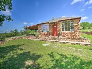 Enchanting Hilltop Cottage in Medicine Park!