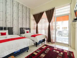RedDoorz Syariah Near Pasar Aur Kuning
