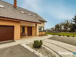 Amazing Home in Mragowo with 4 Bedrooms