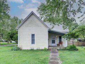 Cozy Carterville Home: 3 Mi to Crab Orchard Lake!