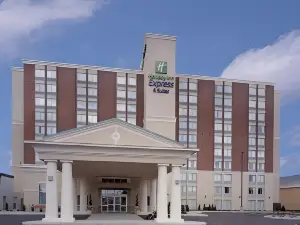 Holiday Inn Express & Suites Chatham South
